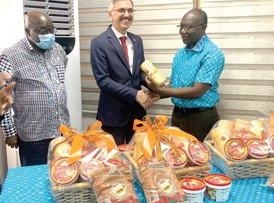 Гана подарила Турции какао-продукты