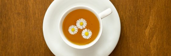 Травяной чай в чашке