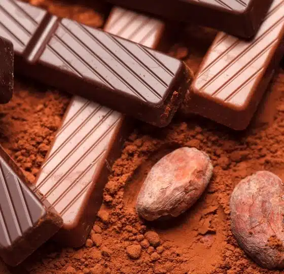 Шоколад и зерна какао